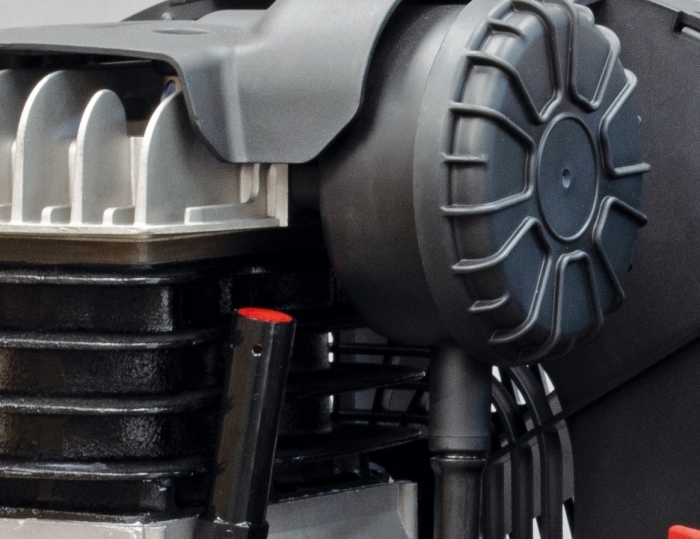 A nova caixa de plástico permite um melhor fluxo de ar na cabeça do compressor, resultando numa maior eficiência e redução de ruído em -10 dB em comparação com a versão anterior.