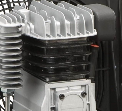 Cabeçote compressor altamente fiável com cilindro de ferro fundido. Ampla superfície de ventilação para uma melhor refrigeração.