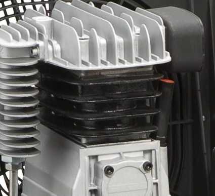 Cabezal compresor de elevada fiabilidad, con cilindro de fundición. Amplia superficie de ventilación para una mejor refrigeración.