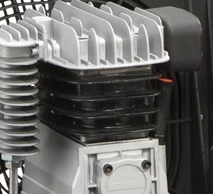 Cabeçote compressor altamente fiável com cilindro de ferro fundido. Ampla superfície de ventilação para uma melhor refrigeração.
