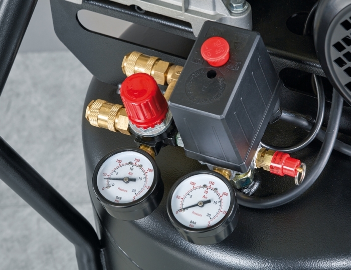 Panel de control posicionado en la parte frontal para garantizar un fácil uso de la maquina.