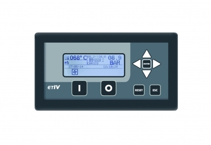 Con display retroiluminado y mensajes multilingües. Entre sus funciones disponibles encontrará: temporizador semanal programable, mando a distancia, rearme automático después de interrupciones de alimentación, planificación de mantenimiento, registros de alarma, diagnosis multi-nivel, relé de secuencia de fases, para controlar el sentido de giro del grupo tornillo, etc.