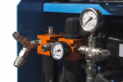 
	Conjunto filtro regulador mas lubricador, con salida para camiones.
