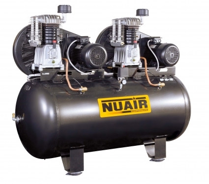 Compresor de pistón de doble etapa de elevada fiabilidad, con cilindro de fundici&oacute;n. Amplia superficie de ventilaci&oacute;n para una mejor refrigeraci&oacute;n.