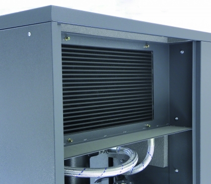 Radiador combinado con una gran superficie de refrigeración.