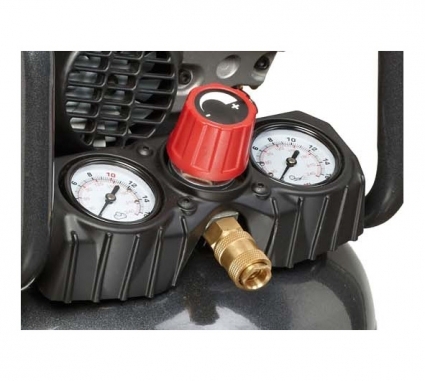 
	Manometro sobredimensionado para garantizar una facil lectura.
