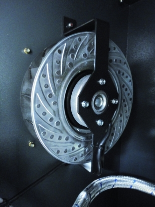 
	Ventilador centrifugo, controlado termostaticamente para una refrigeracion ideal, manteniendo un bajo nivel sonoro.

